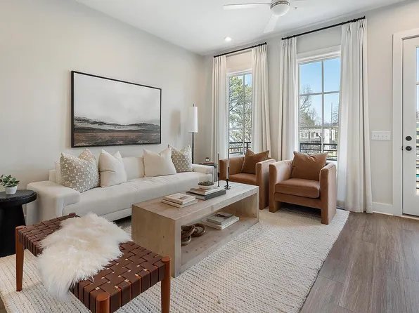 990 Bibbs Cir NW, Atlanta, GA 30318
