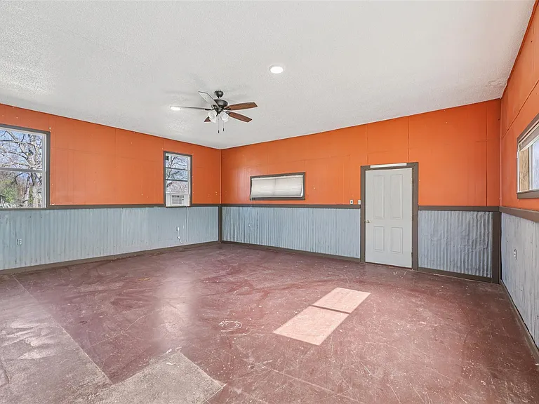 620 Barbara Dr — Photo 12