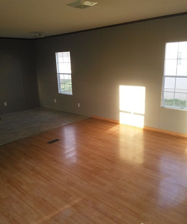 2nd image of 192 Princess Ln