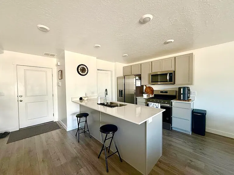 38 N Northshore Dr #N — Photo 2