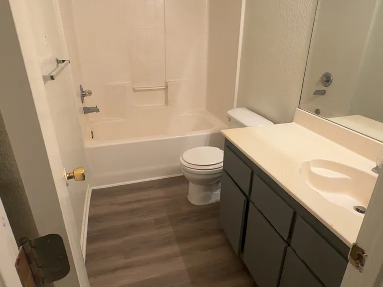 1606 Aztec Trce #B — Photo 10
