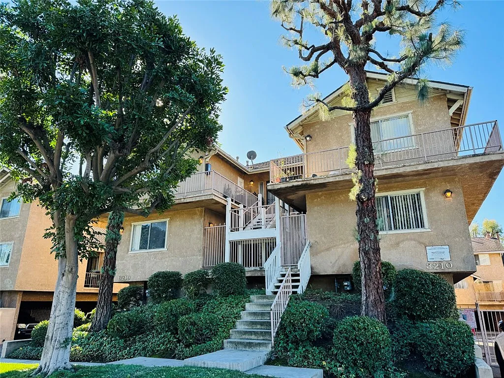2 bed, 1.5 bath, 900 sqft, $2,675 — Photo 1