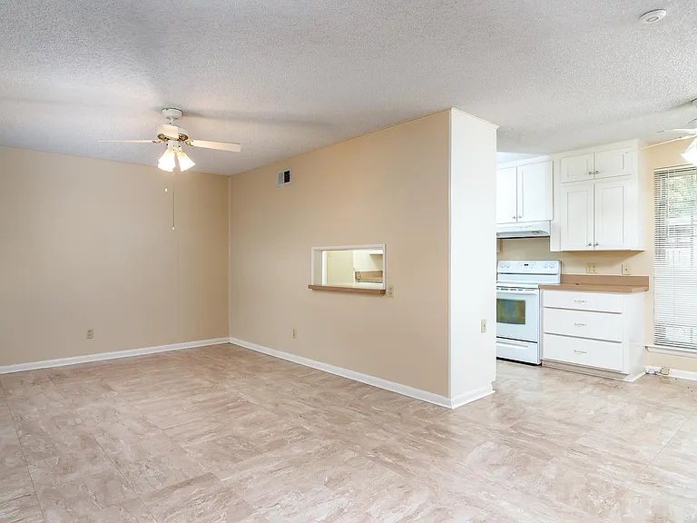 9601 Temple Dr — Photo 14