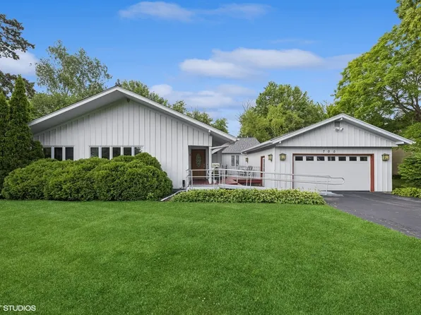 700 Woodland Dr, Crystal Lake, IL 60014