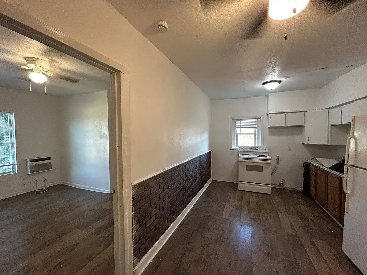 Building Photo - 1303 Bell St #5