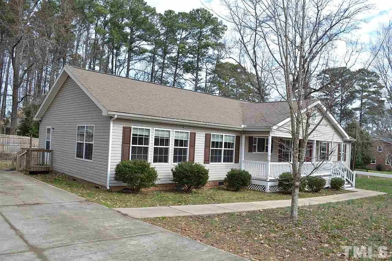 4 bed, 2.0 bath, $2,600 — Photo 1