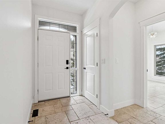 4th image of 1 Discovery Ridge Line SW