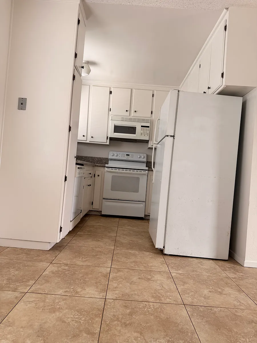 Building Photo - 4080 Kendall St #12
