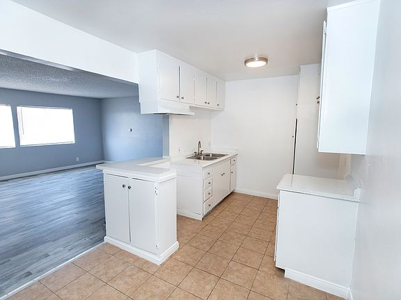 4th image of 12633 S Figueroa St #0