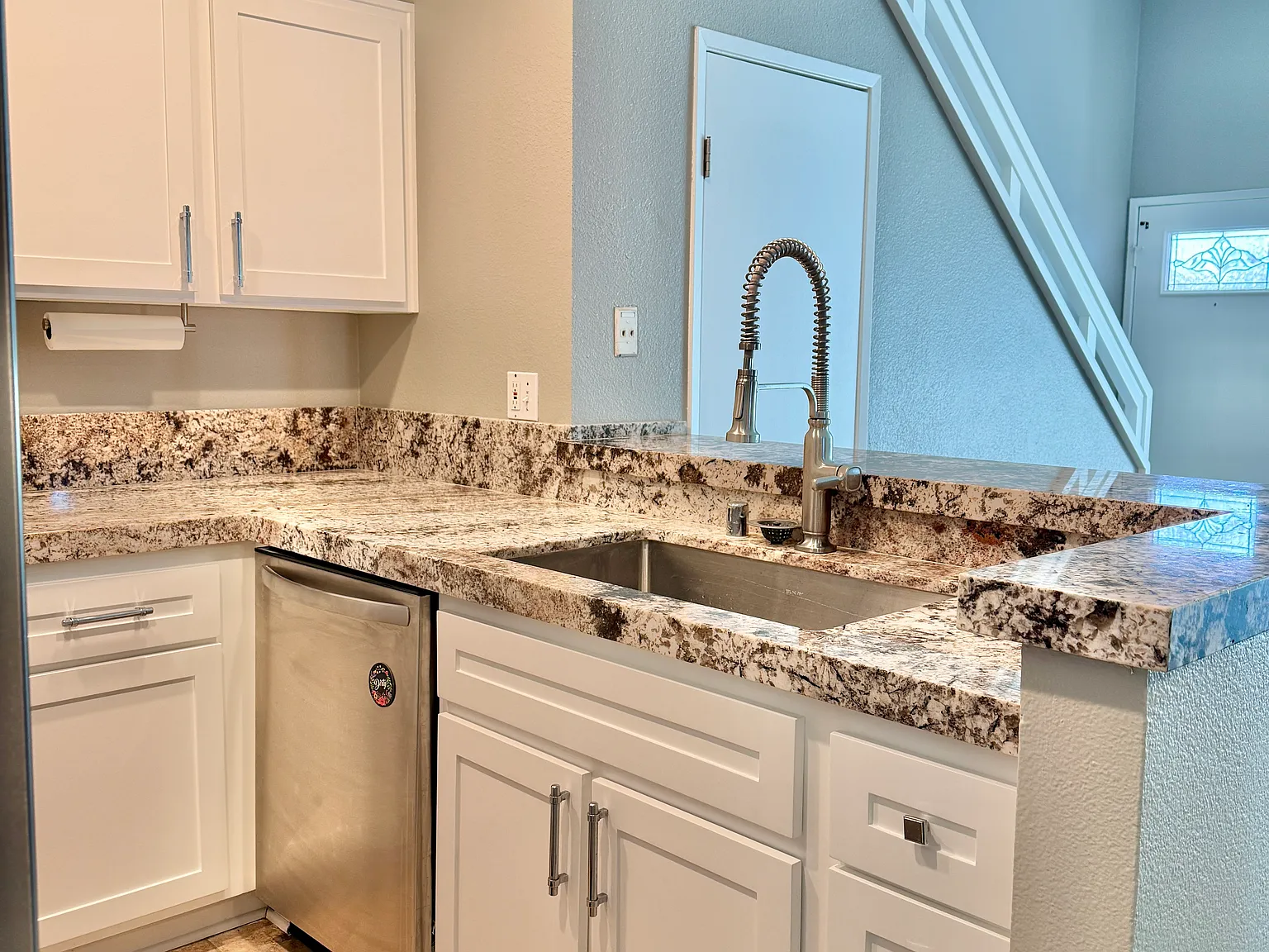 2 bed, 1096 sqft, $3,000 — Photo 4