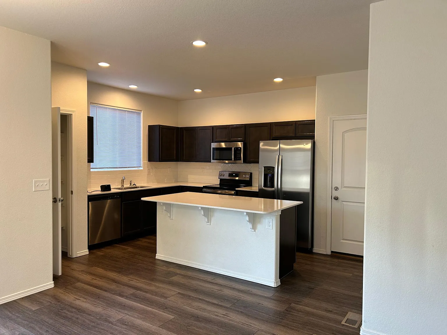 3731 Vineyard Cir — Photo 3