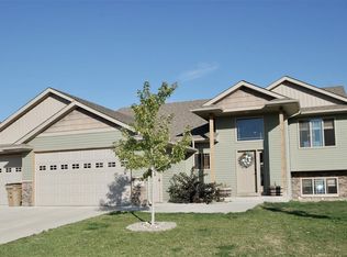1500 Laurel Ln, Minot, ND 58703