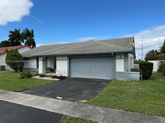 3rd image of 9731 Dunhill Dr