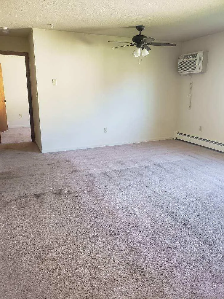 1 bed, 725 sqft, $1,300 — Photo 2