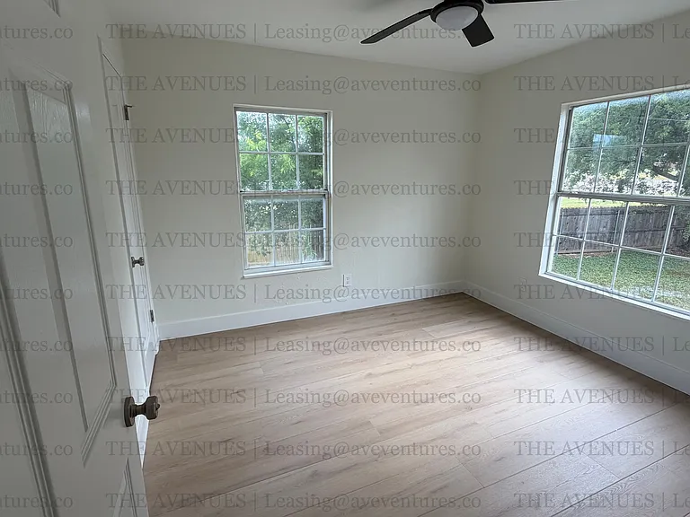 305 N Oak Cliff Blvd — Photo 19