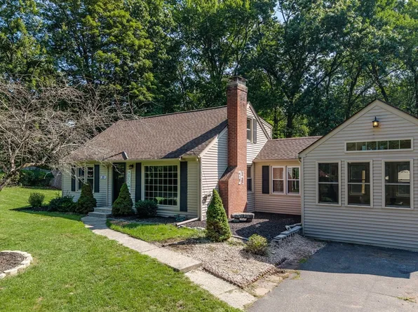 20 Bartlett Ave, Wilbraham, MA 01095