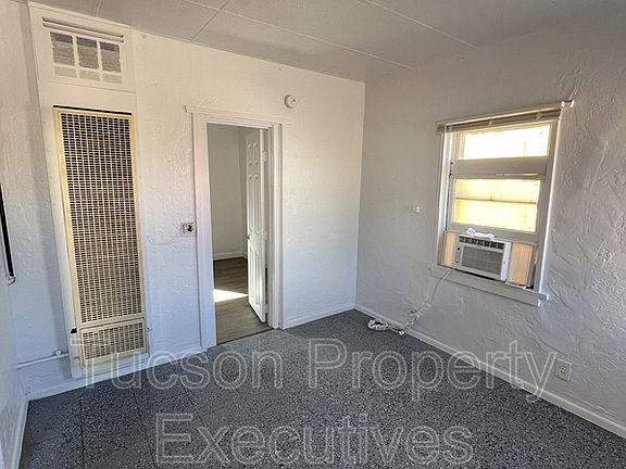 4th image of 122 E Delano St