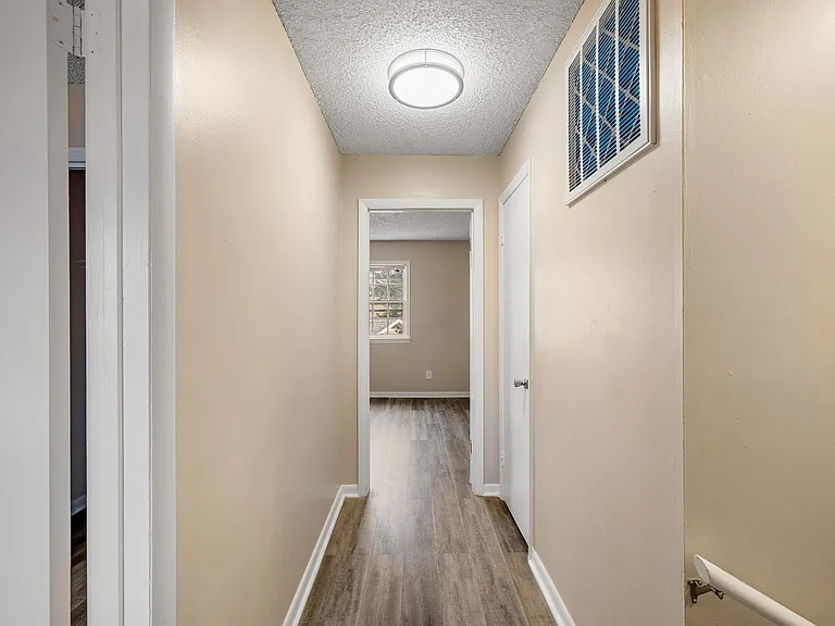 Cooper's Landing Apartments — Photo 11