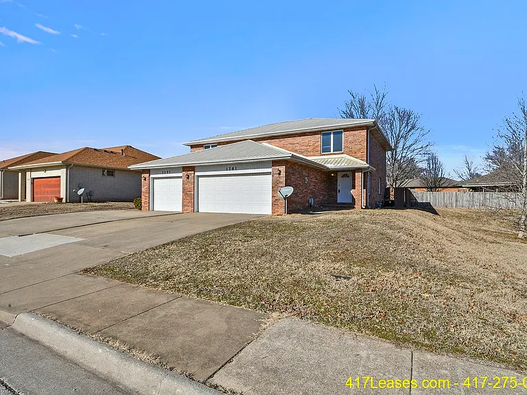 1261 E Lakewood St — Photo 1