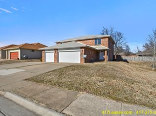 1261 E Lakewood St, Springfield, MO 65804