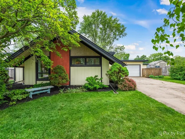 24 Cayman Dr, Montgomery, IL 60538