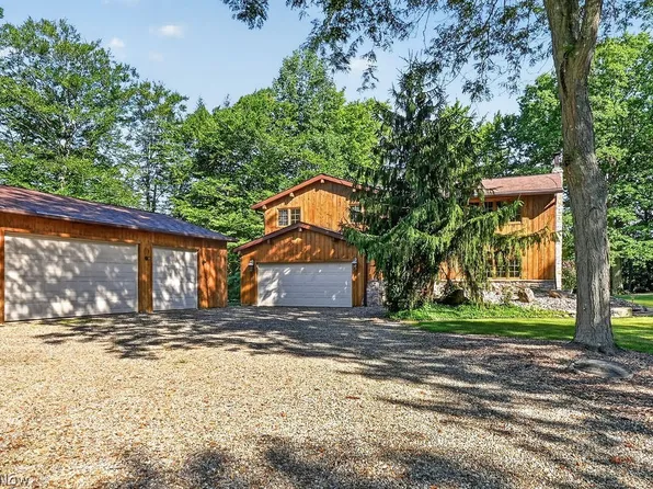 17506 Leggett Rd, Montville, OH 44064