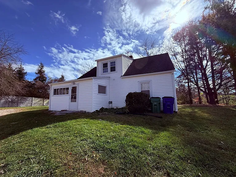 1617 Kennedy Ave — Photo 2