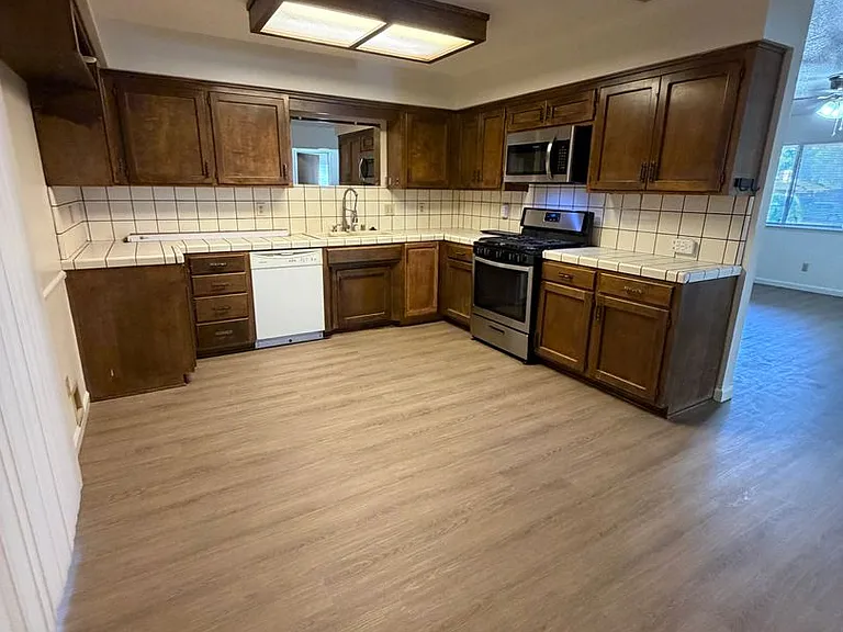 1839 E Vassar Dr — Photo 5