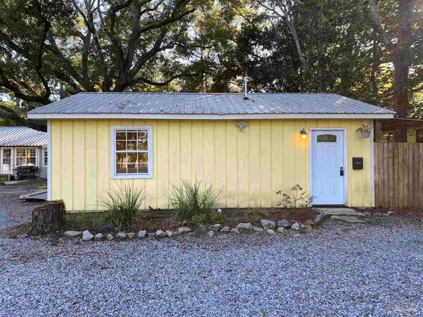 335 E Canal Dr, Gulf Shores, AL 36542