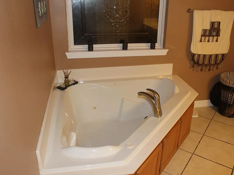 4702 SW Golden Eagle Ave — Photo 22