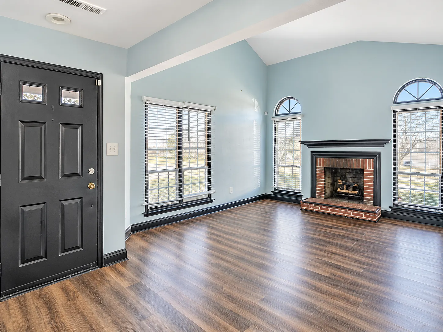2 bed, 2.5 bath, 1782 sqft, $3,100 — Photo 3