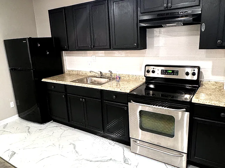 1020 S 52nd St #4 — Photo 2
