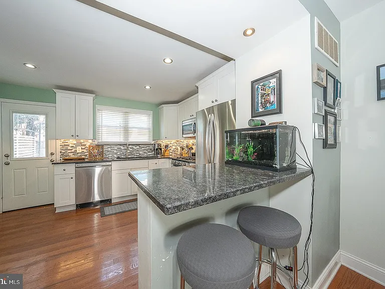 1916 S Alder St — Photo 12