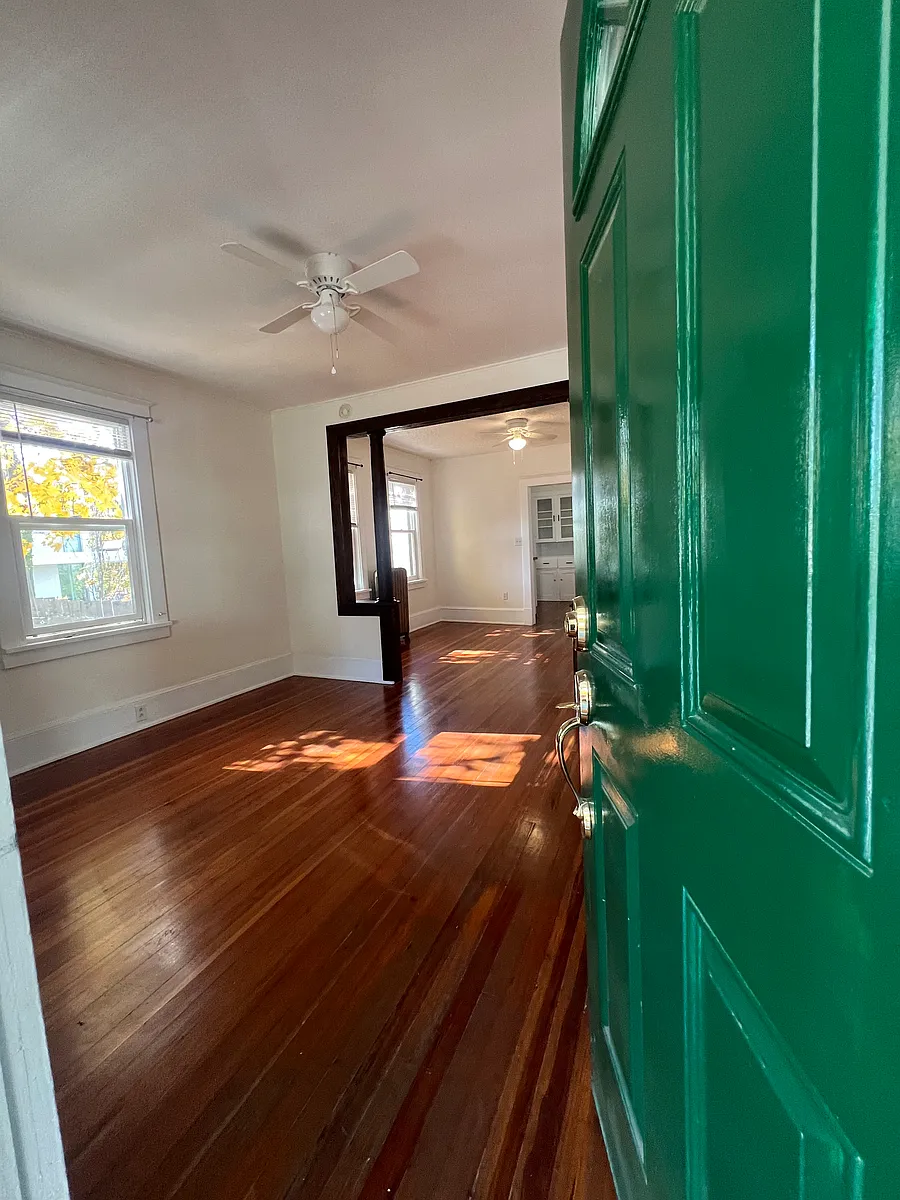 Building Photo - 17 Rossman Ave #1