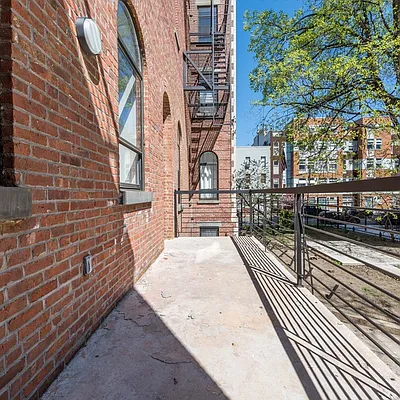 Rented by Nooklyn NYC LLC | media 44