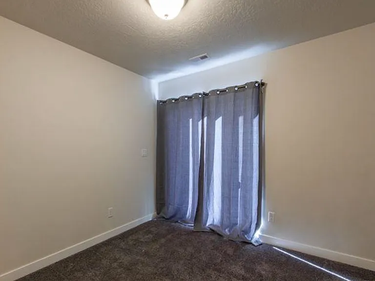 364 S 780 E — Photo 16