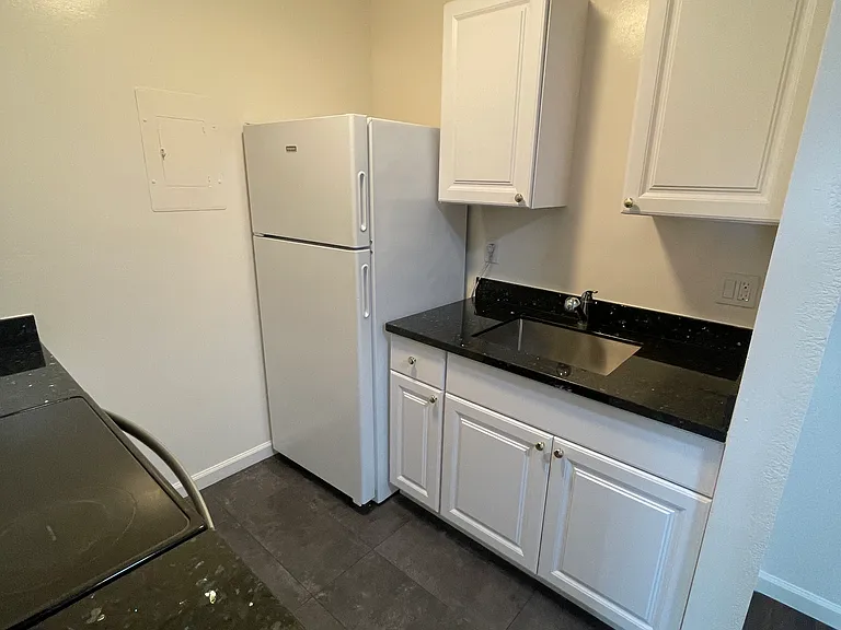 Sierra Vista Apartments — Photo 19