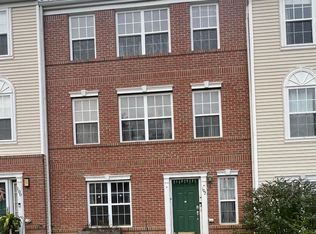 102 Woodlake Dr, Parlin, NJ 08859