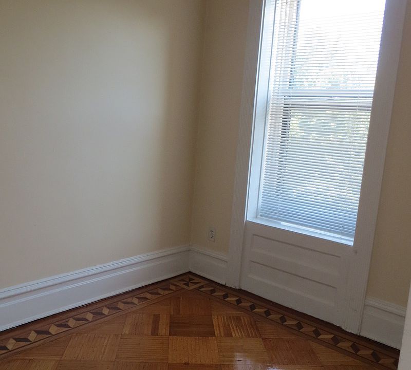 2nd image of 30 Prospect Park SW #3