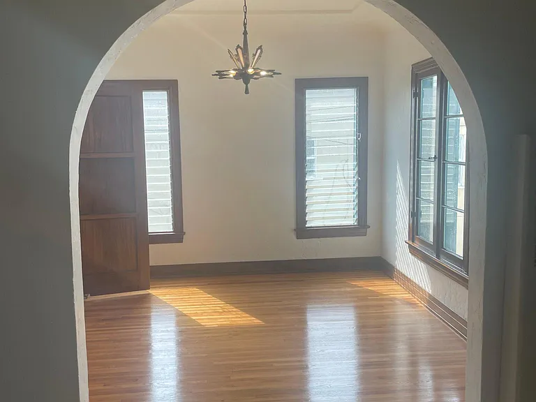 672 Euclid Ave #1/2 — Photo 32