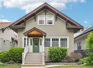 704 N Ridgeland Ave, Oak Park, IL 60302