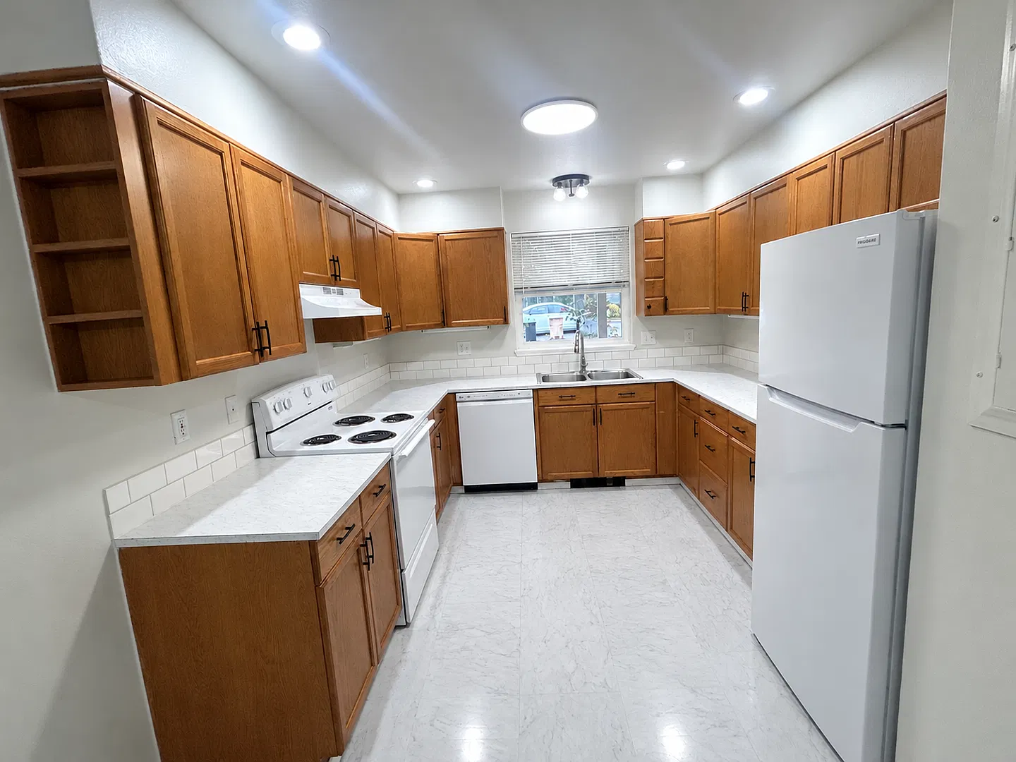 4 Bedroom Single Level Home in Philomath, Pets welcome! Fully Fenced Backyard! — Photo 1