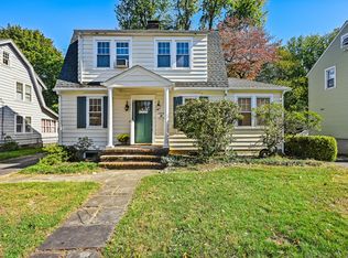 34 Lakeview Dr, Norwalk, CT 06850