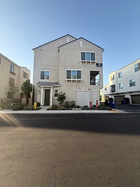 4 bed, 1877 sqft, $1,350 — Photo 1