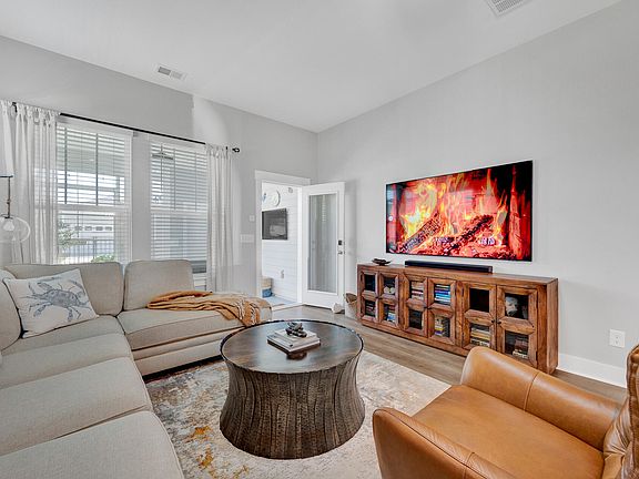 5th image of 110 Wheelwright St
