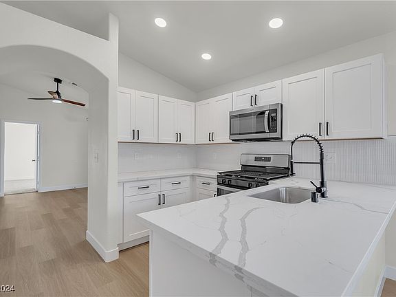 2nd image of 2828 Mount Hope Dr