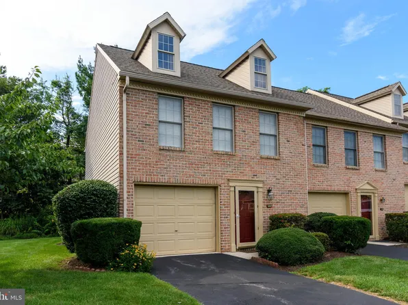 1260 Timber View Dr, Mechanicsburg, PA 17050