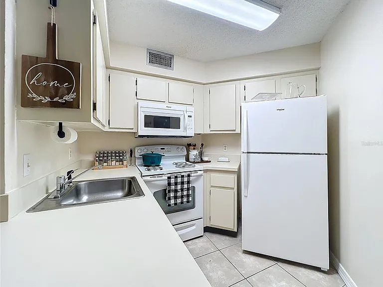 Southpointe Dr — Photo 3