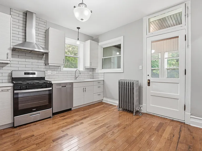 1915 W Lunt Ave #1 — Photo 7