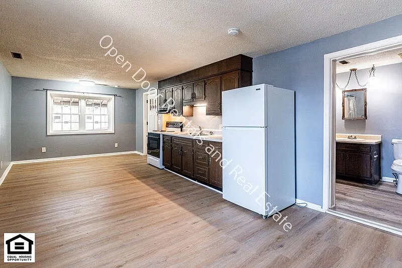 1 bed, 1.0 bath, $695 — Photo 3